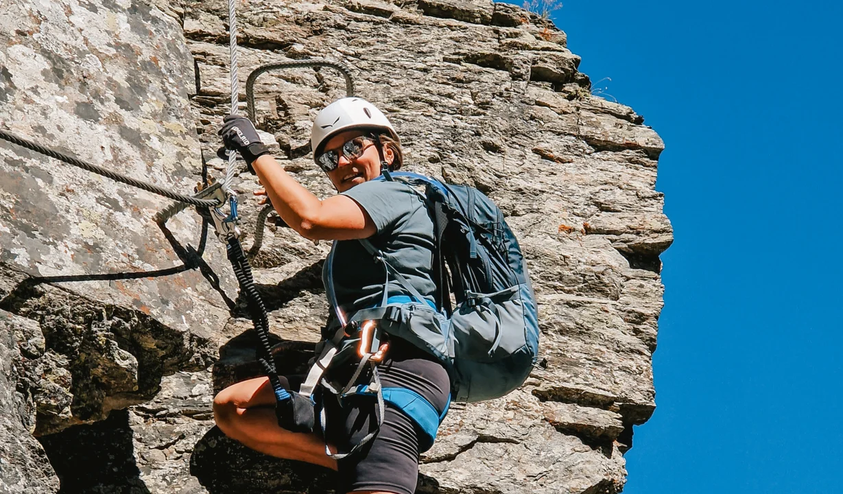 Frau beim Madrisella Klettersteig in der Silvretta Montafon | © Sabine Wolf 