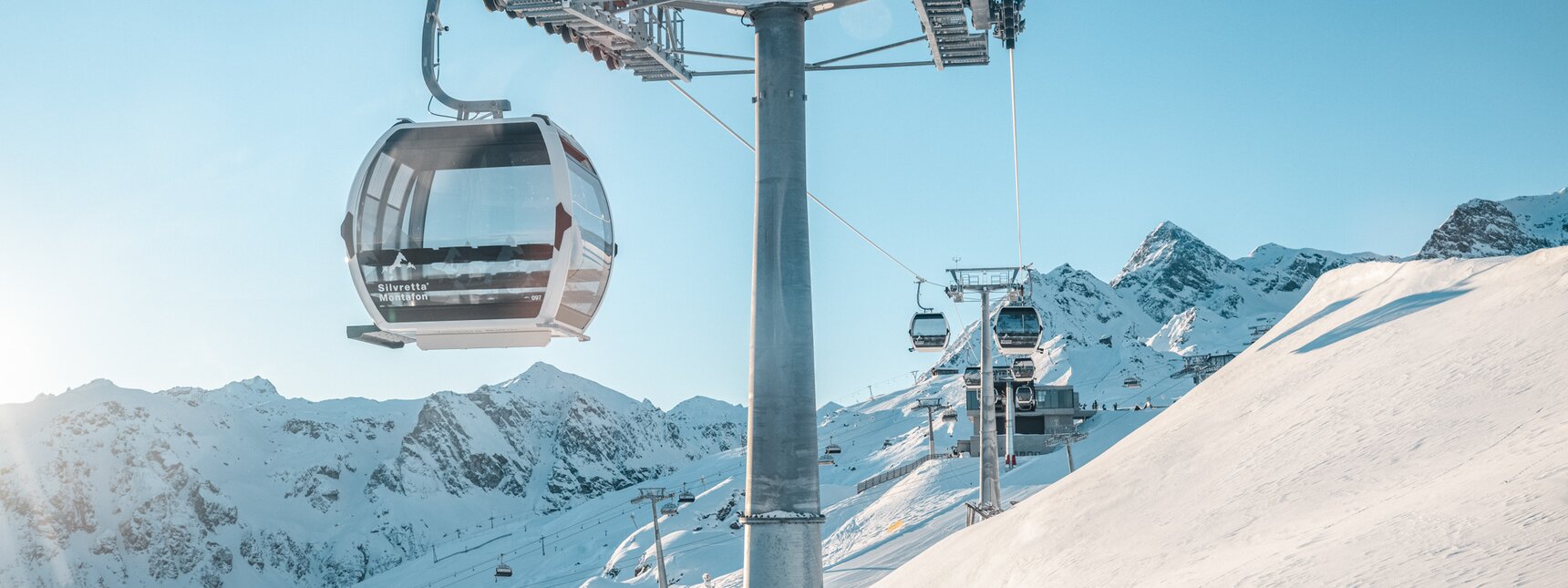 Valisera Bahn - Silvretta Montafon | © Silvretta Montafon - Mathäus Gartner Eine Bahn schwebt auf den Berg hoch in wunderschöner Winterlandschaft in der Silvretta Montafon | © Silvretta Montafon - Mathäus Gartner