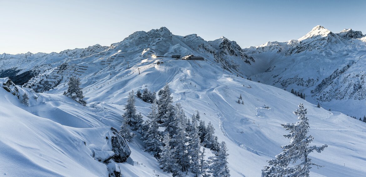 Blick auf die Nova Stoba im Winter mit Skipisten und viel Schnee | © Silvretta Montafon - Stefan Kothner